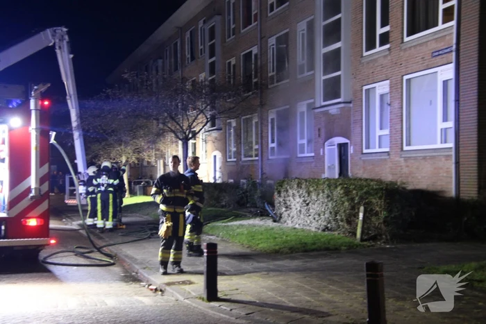 Grote brand in kelder van flatgebouw