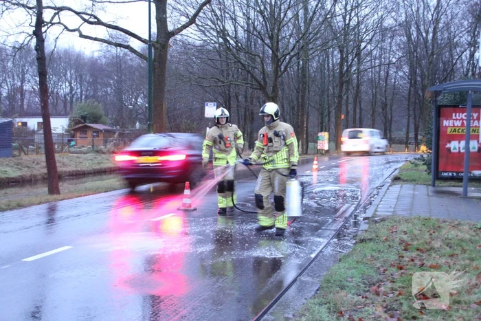 Kilometers lang oliespoor zorgt voor gevaarlijke situatie