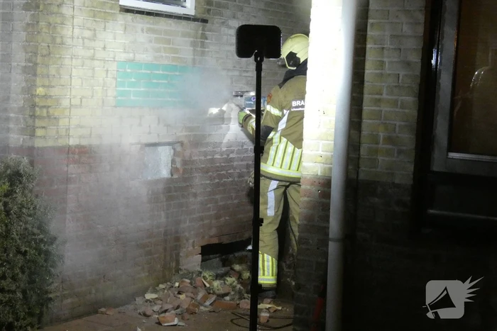 Lastige brand in spouwmuur