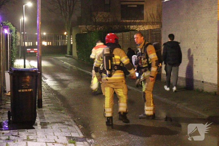Schutting vliegt in brand door vuurkorf