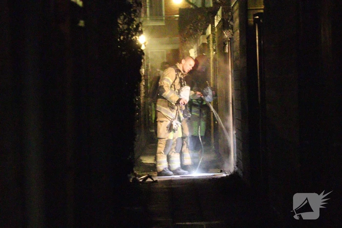 Schutting vliegt in brand door vuurkorf