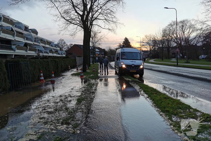 Wederom straat blank door gesprongen waterleiding