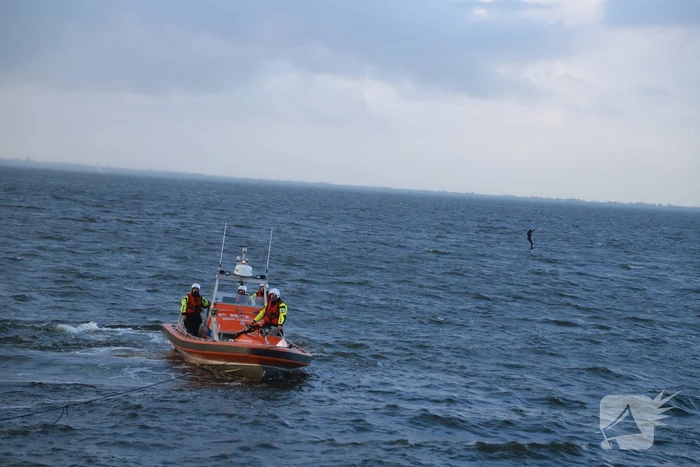 Opvarenden catamaran gered van dijk