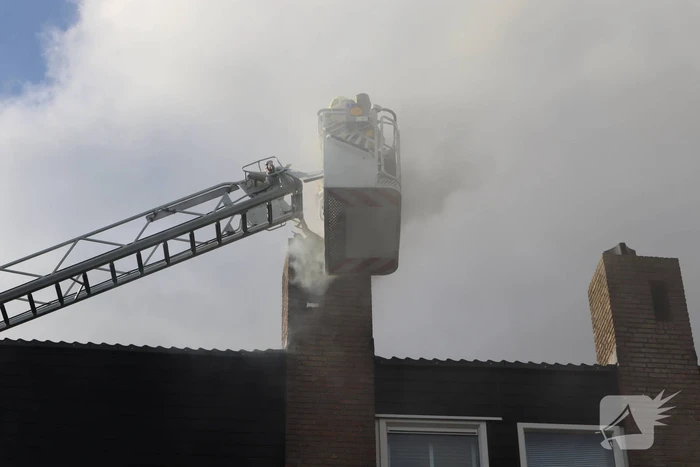 Veel rook bij brand in schoorsteen