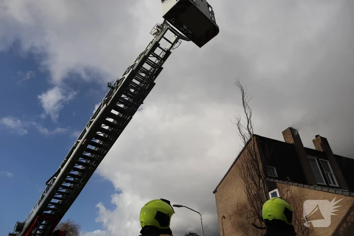 Veel rook bij brand in schoorsteen