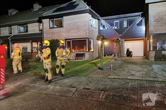 Brand in schoorsteen van woning