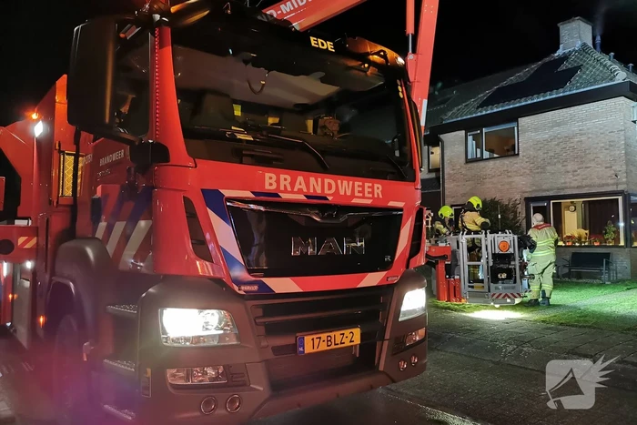 Brand in schoorsteen van woning