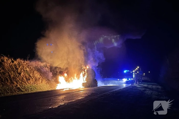 Tankwagen in brand na ernstig ongeval