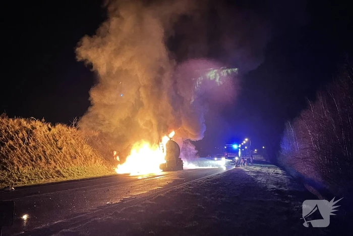 Tankwagen in brand na ernstig ongeval