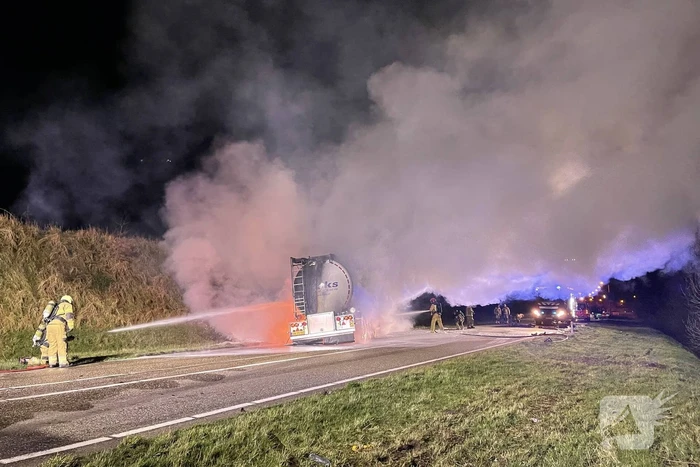 Tankwagen in brand na ernstig ongeval