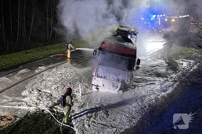 Tankwagen in brand na ernstig ongeval