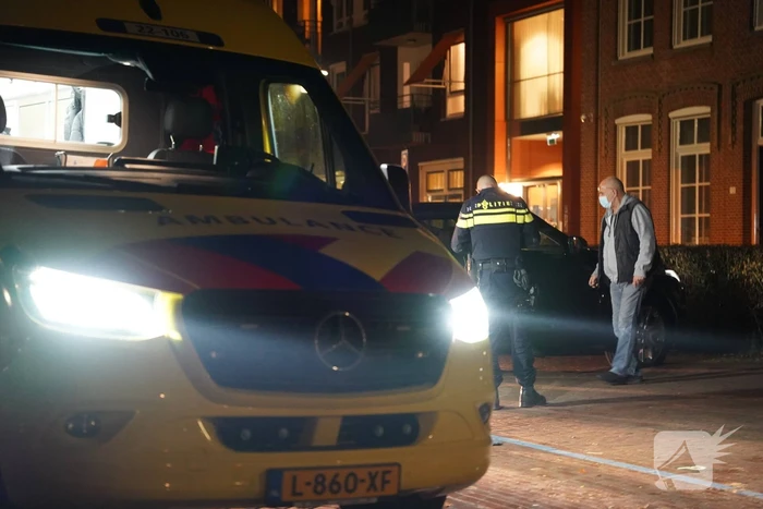 Automobilist ziet scooterrijder over het hoofd tijdens parkeren