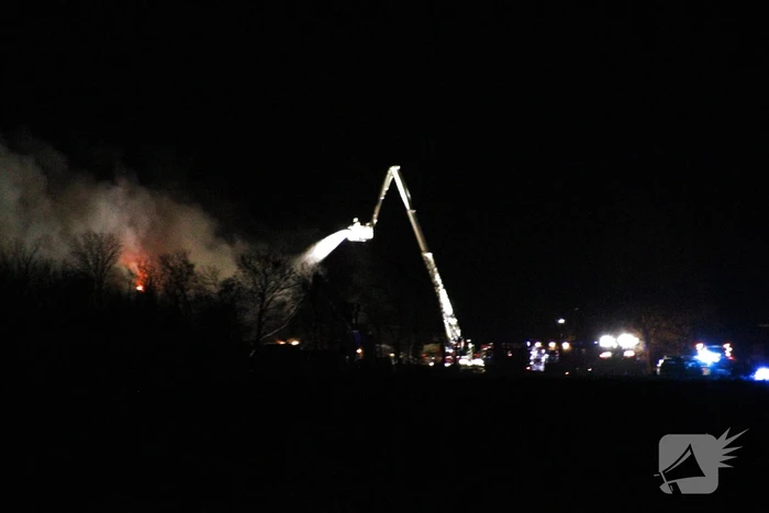 Uitslaande brand in bedrijf voor haardhout