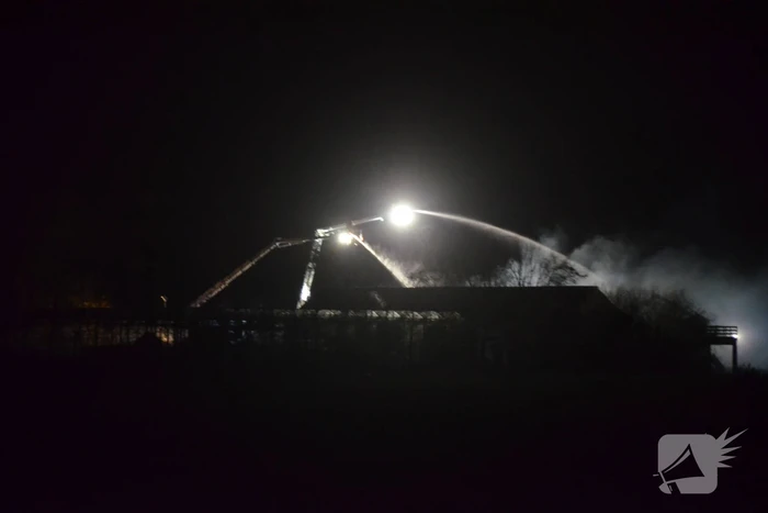 Uitslaande brand in bedrijf voor haardhout