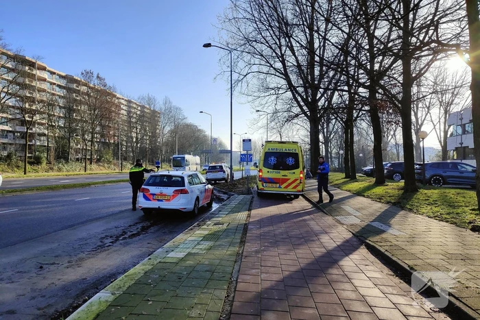Persoon met hoofdwond op de grond