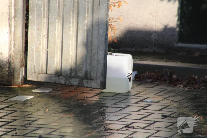 Jerrycan met onbekende vloeistof aangetroffen