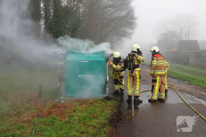 Veel rook bij brand in bovengrondse textielcontainer