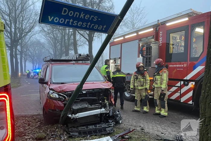 Flinke schade bij botsing tussen twee voertuigen