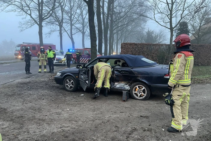 Flinke schade bij botsing tussen twee voertuigen