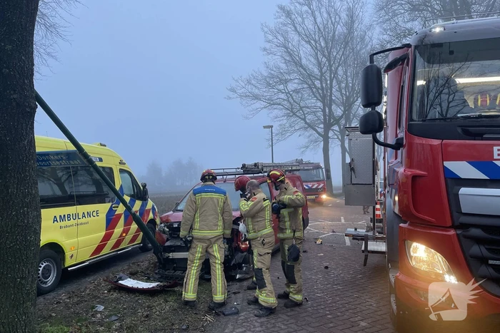 Flinke schade bij botsing tussen twee voertuigen