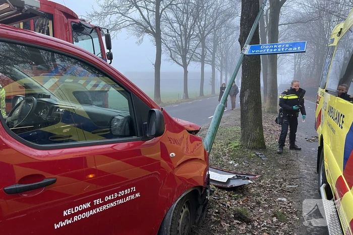 Flinke schade bij botsing tussen twee voertuigen