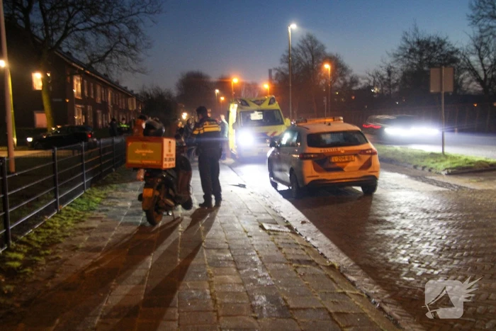 Twee maaltijd bezorgers met elkaar in botsing