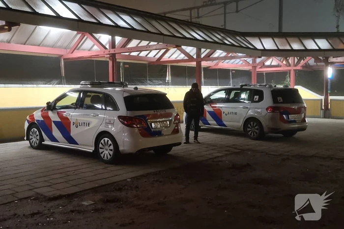 Vijf personen onder schot uit trein gehaald op treinstation