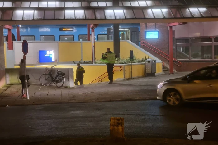 Vijf personen onder schot uit trein gehaald op treinstation