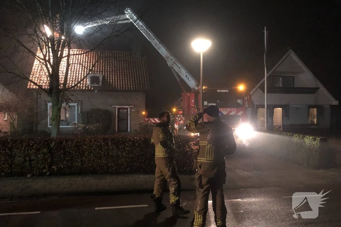 Brandweer blust schoorsteenbrand