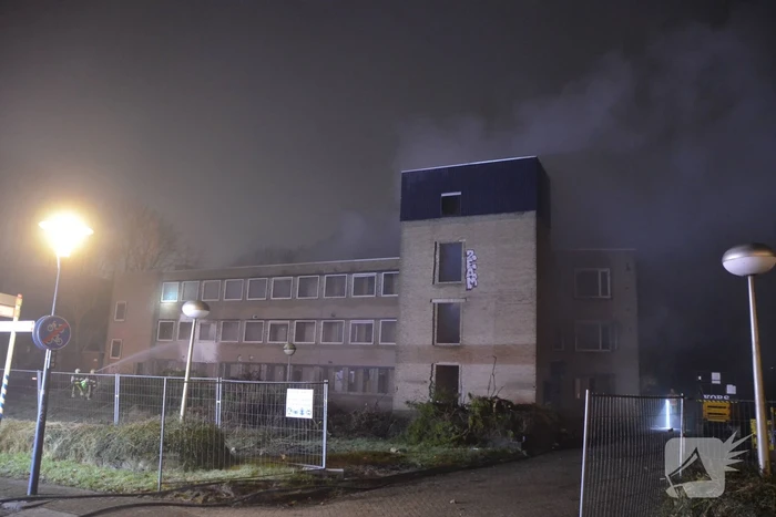 Forse brand in leegstaand kantoorpand