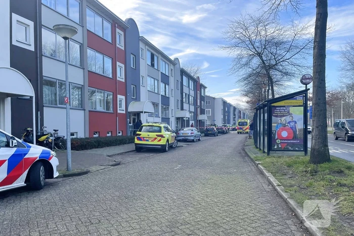 Een gewonden en dode bij steekpartij in woning