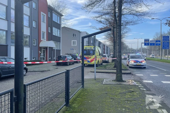 Een gewonden en dode bij steekpartij in woning