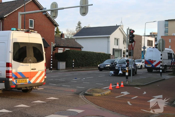 Bestuurder scootmobiel aangereden door personenauto
