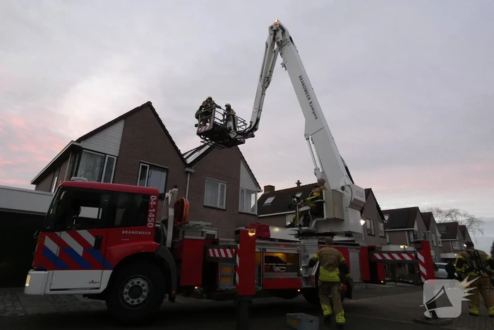 Brand in schoorsteen van woning