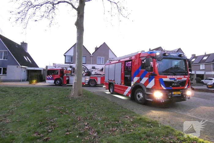 Brand in schoorsteen van woning
