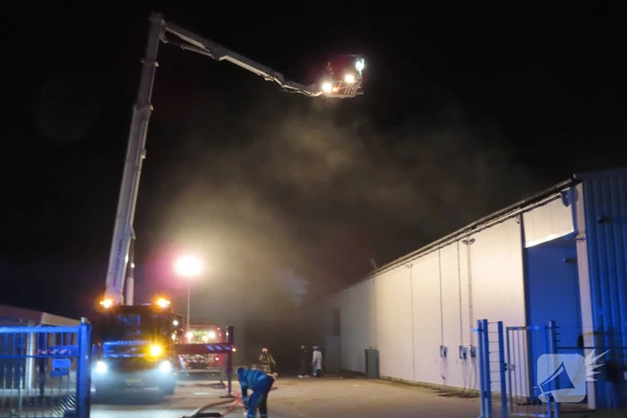 Flinke rookontwikkeling door brand in loods
