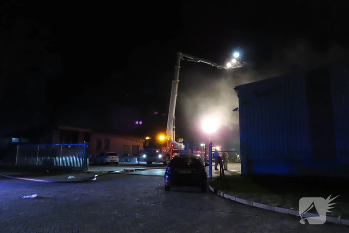 Flinke rookontwikkeling door brand in loods