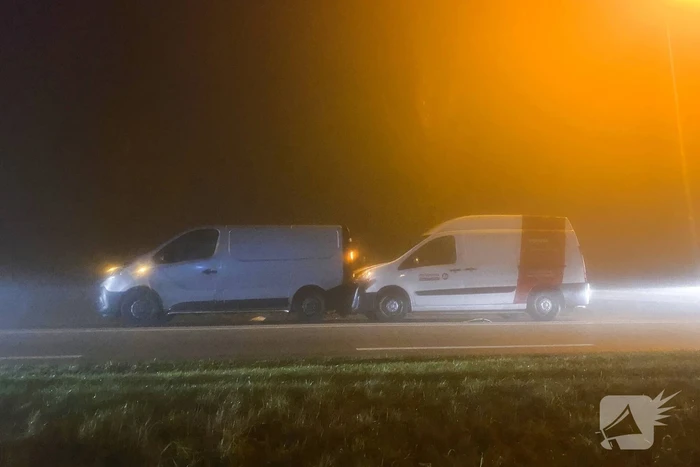 Twee bestelbussen betrokken bij kop-staart botsing