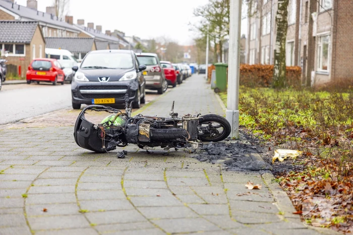 Opnieuw gaat een deelscooter van Go Sharing in vlammen op