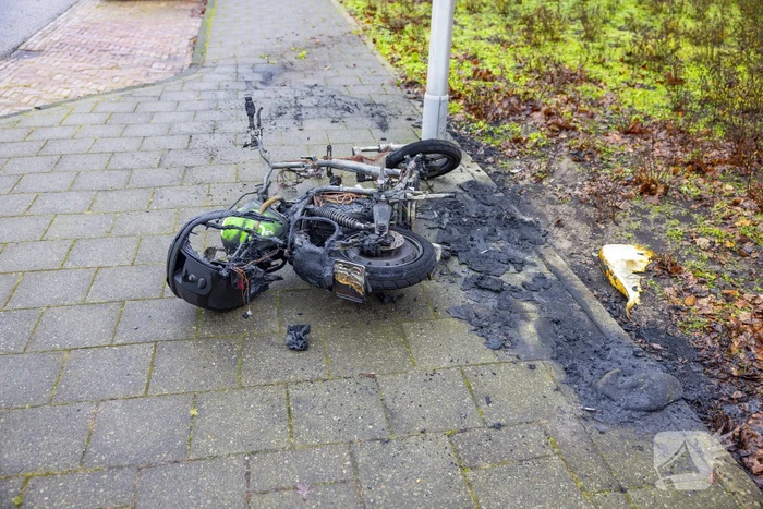 Opnieuw gaat een deelscooter van Go Sharing in vlammen op