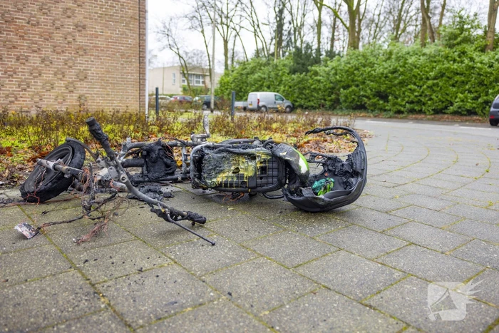 Opnieuw gaat een deelscooter van Go Sharing in vlammen op