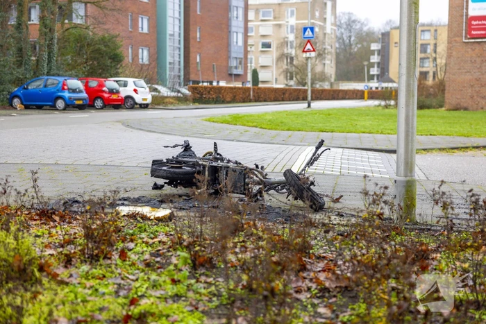 Opnieuw gaat een deelscooter van Go Sharing in vlammen op