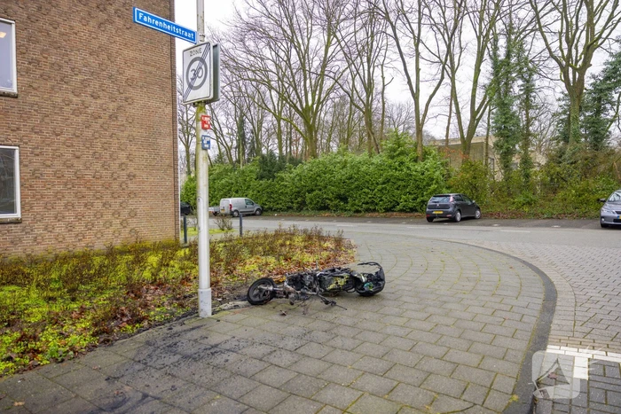 Opnieuw gaat een deelscooter van Go Sharing in vlammen op