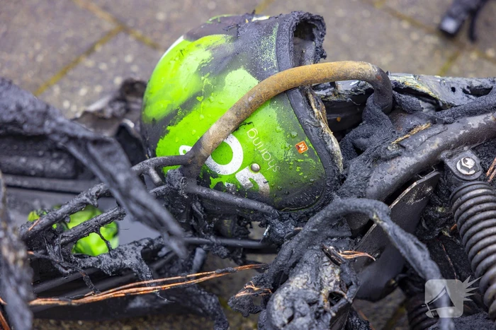 Opnieuw gaat een deelscooter van Go Sharing in vlammen op