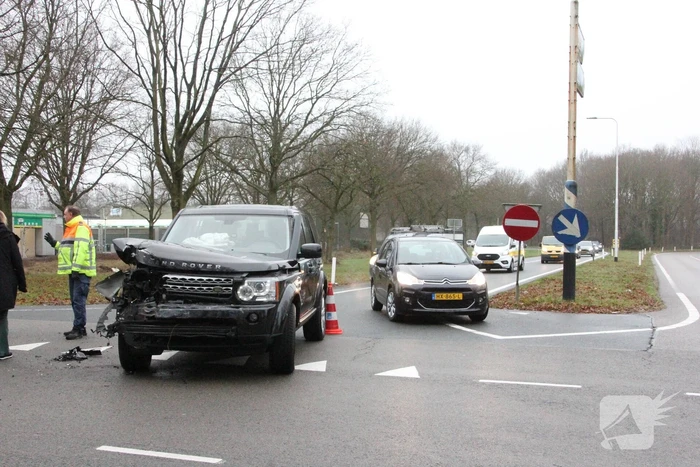 Range Rover flink beschadigd bij aanrijding