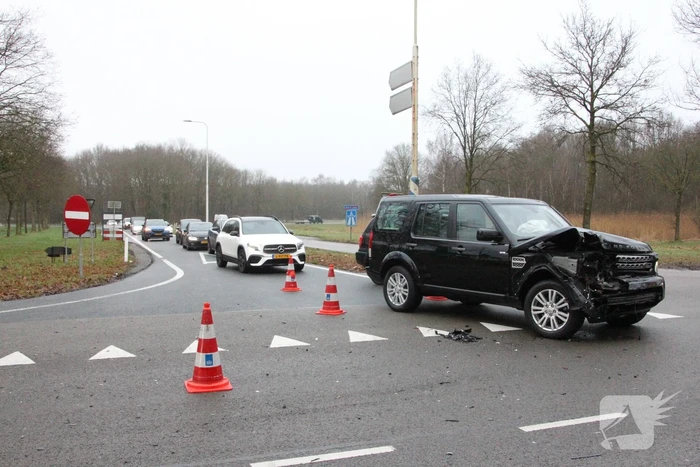 Range Rover flink beschadigd bij aanrijding