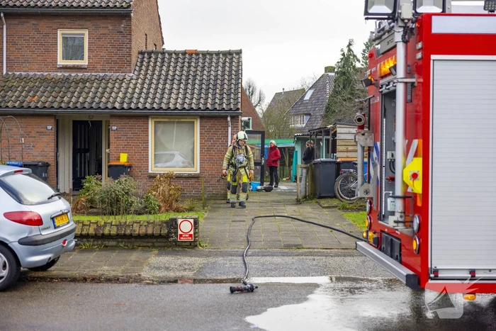 Rommel in woning vliegt in brand