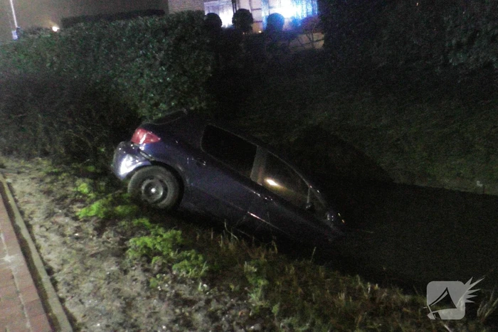 Auto in sloot na ongeval