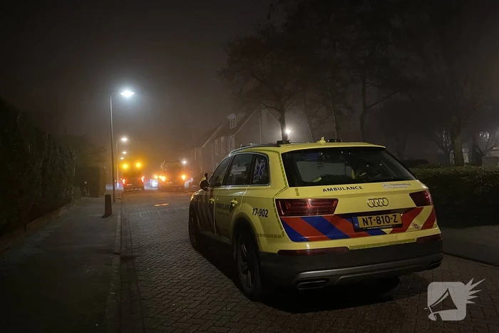 Meerdere ambulances trekken bekijks van buurtbewoners