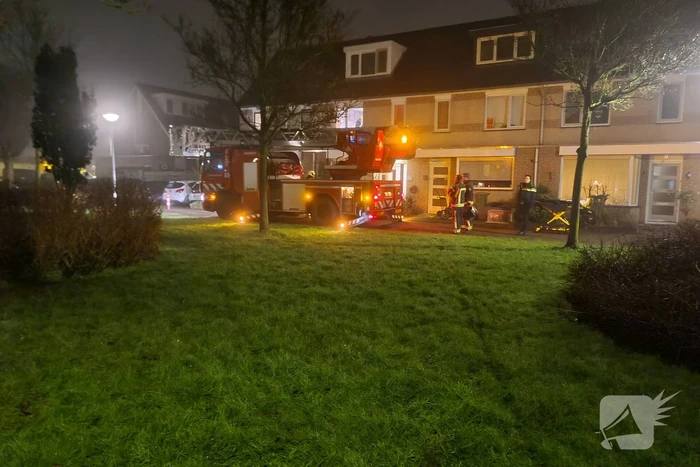 Meerdere ambulances trekken bekijks van buurtbewoners